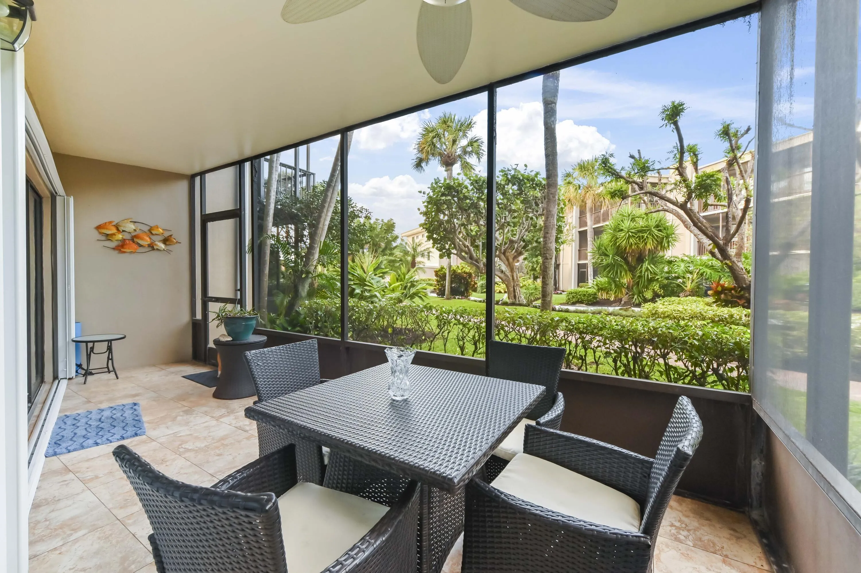 28 Patio 03