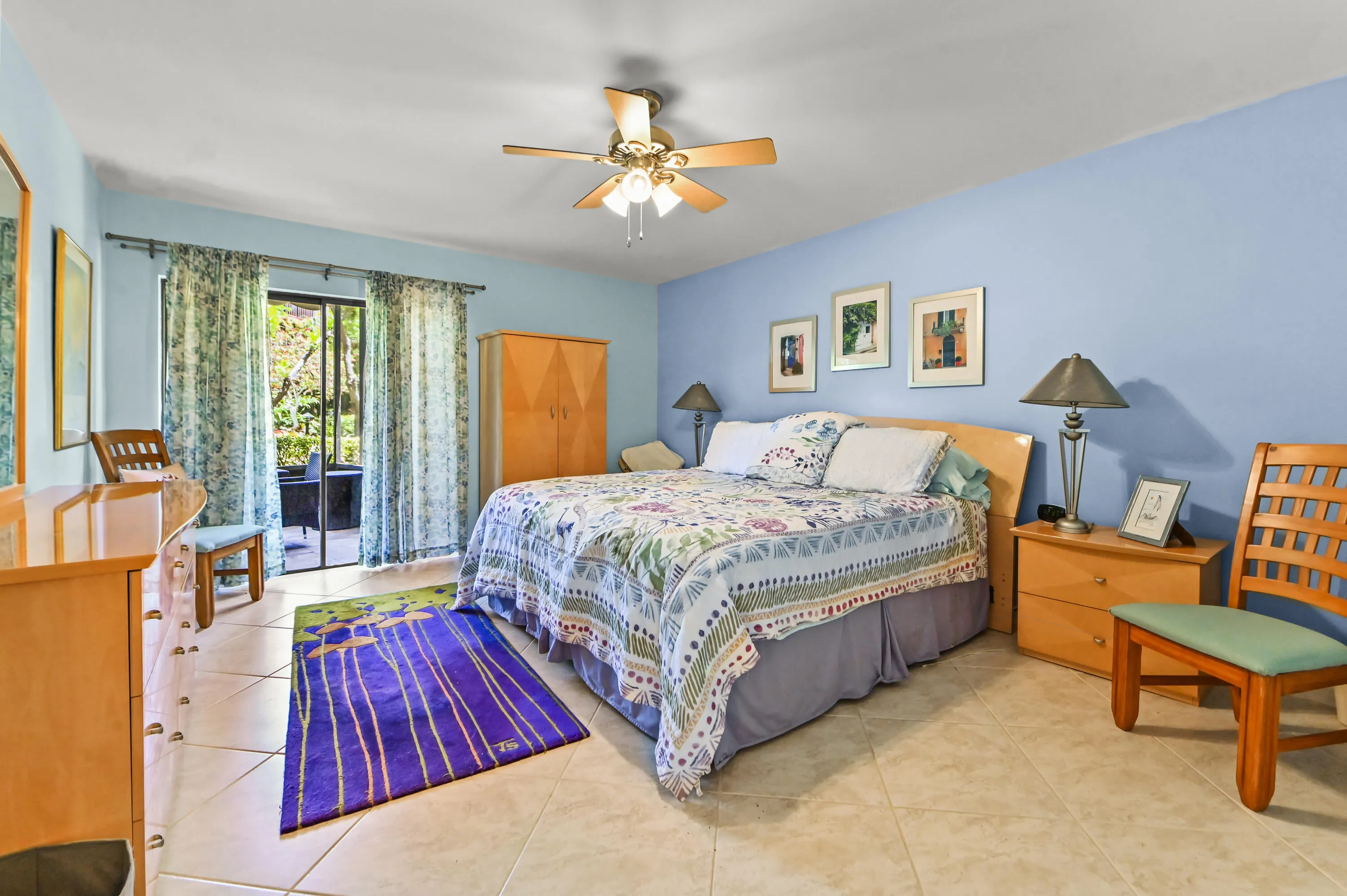 17 Bedroom 01