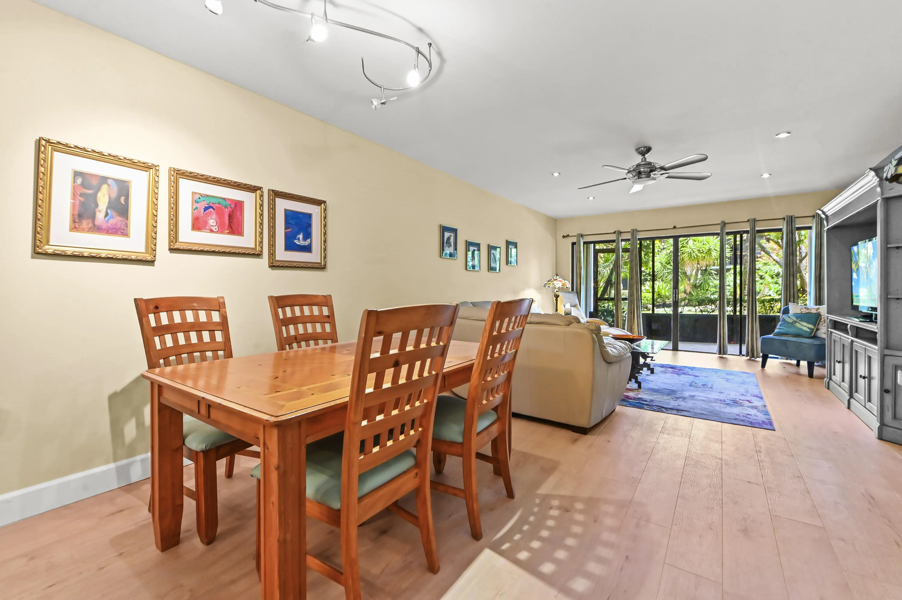 11 Dining room 01