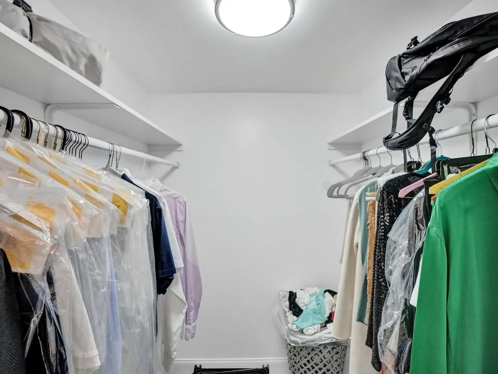 walkin closet