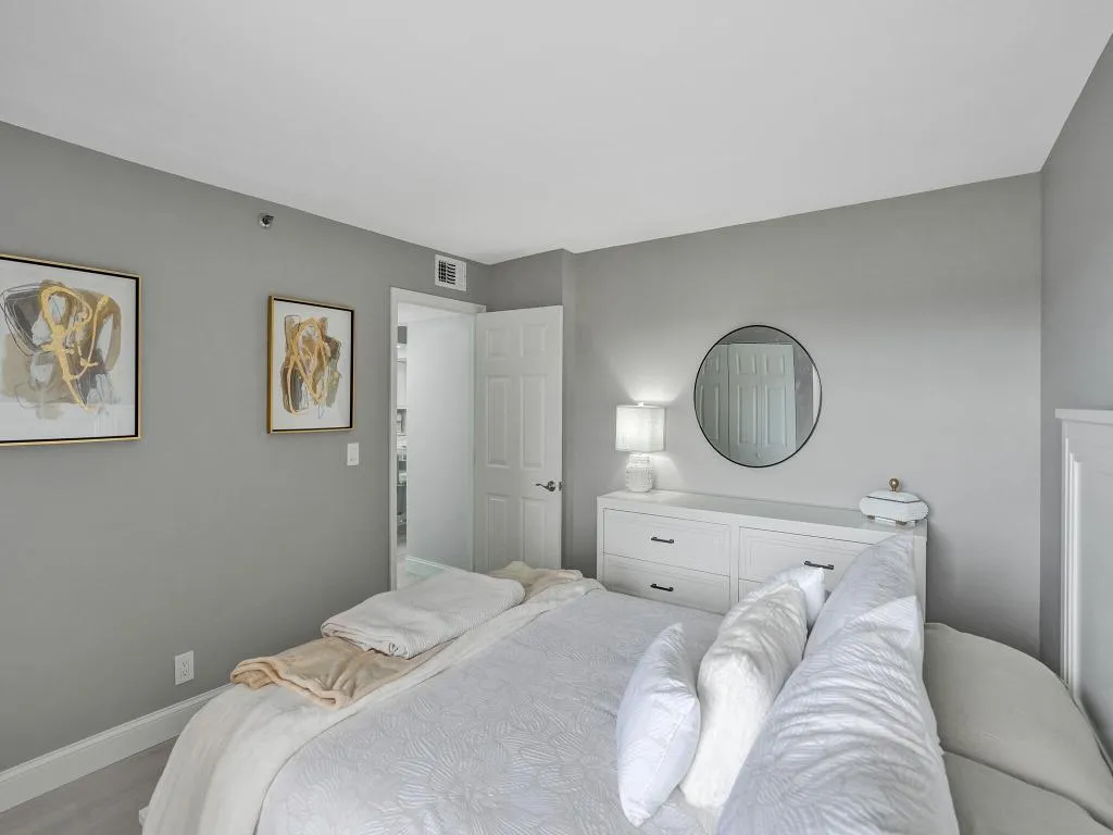 2nd bedroom