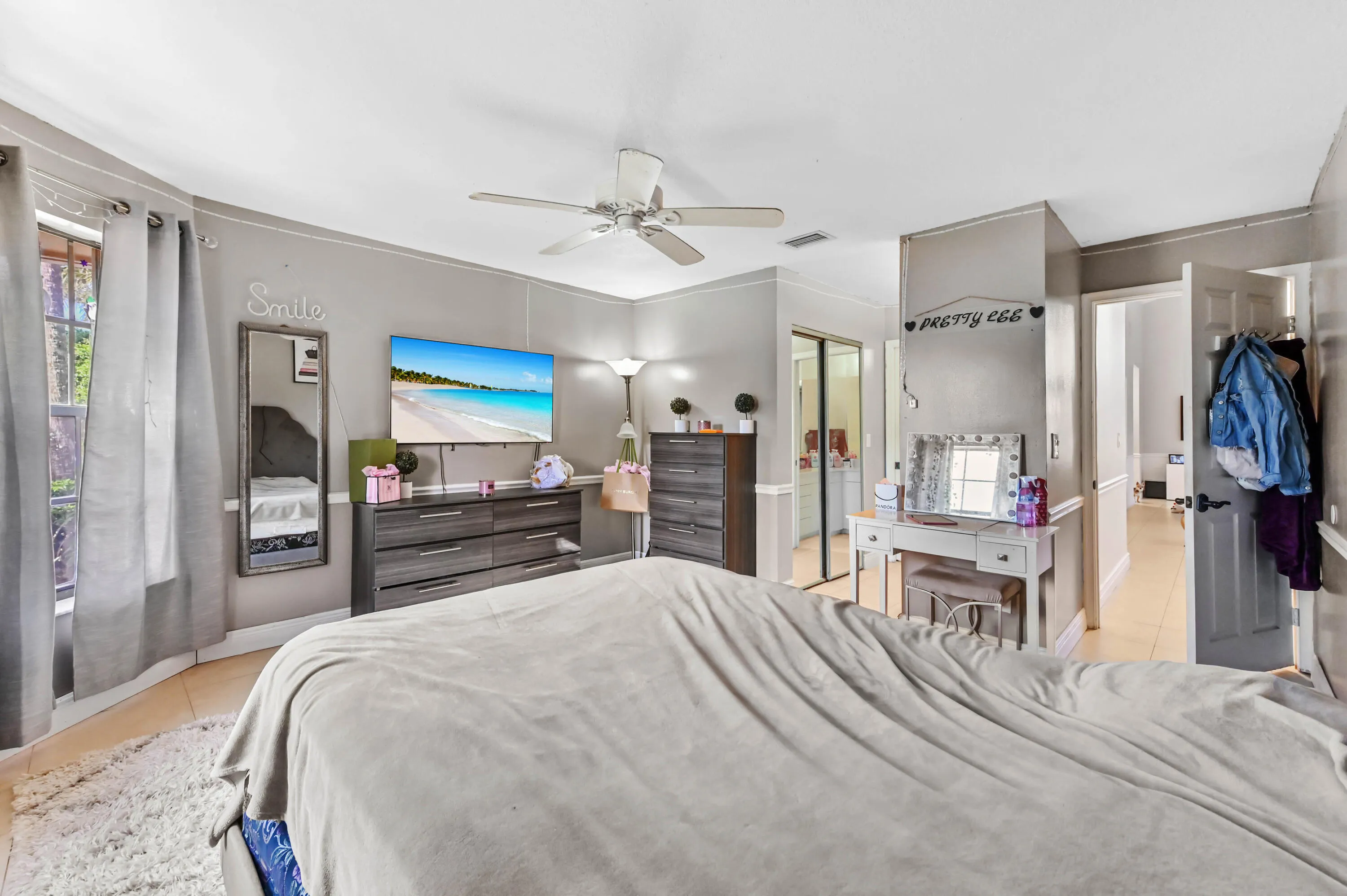 05 Bedroom 01