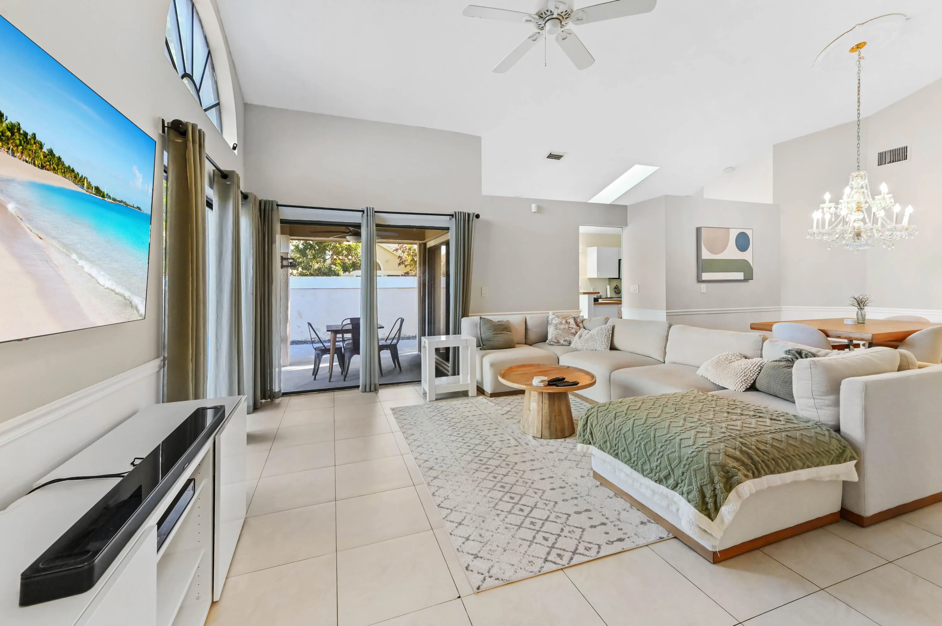15 Living Room 03