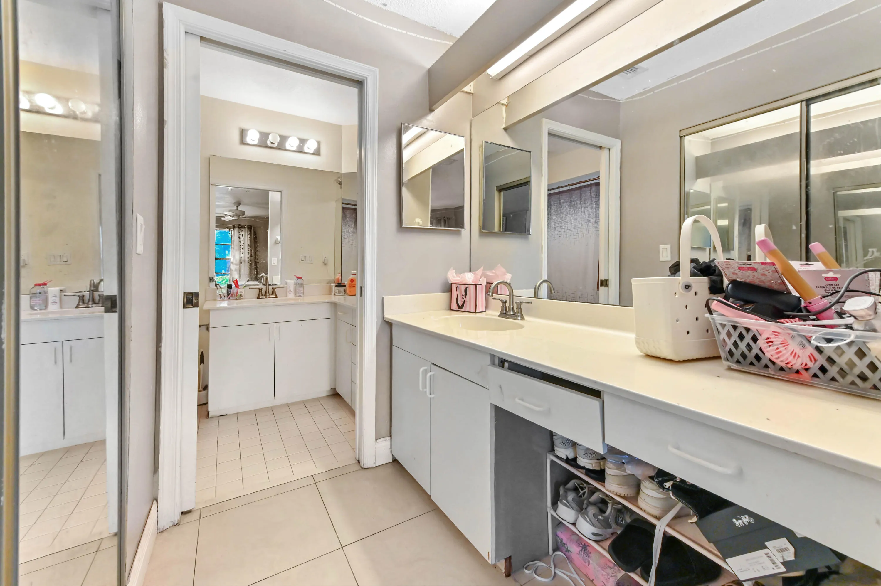 06 Bathroom 01