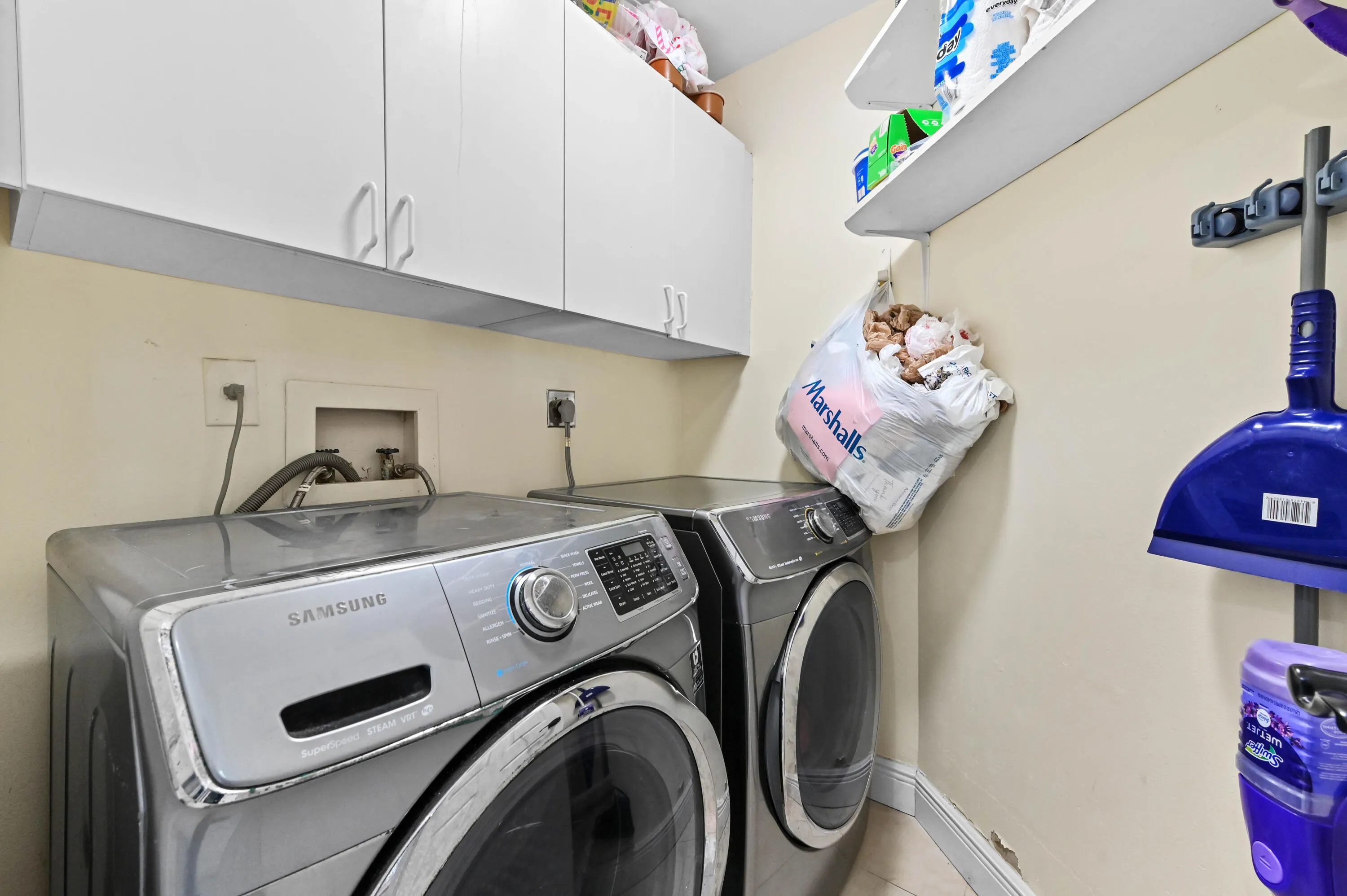 24 laundry room 02