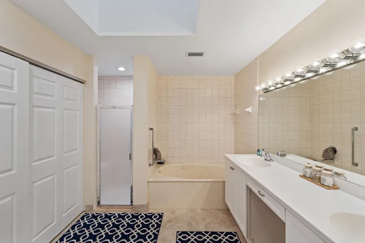 Master bath with shower and soaking tub