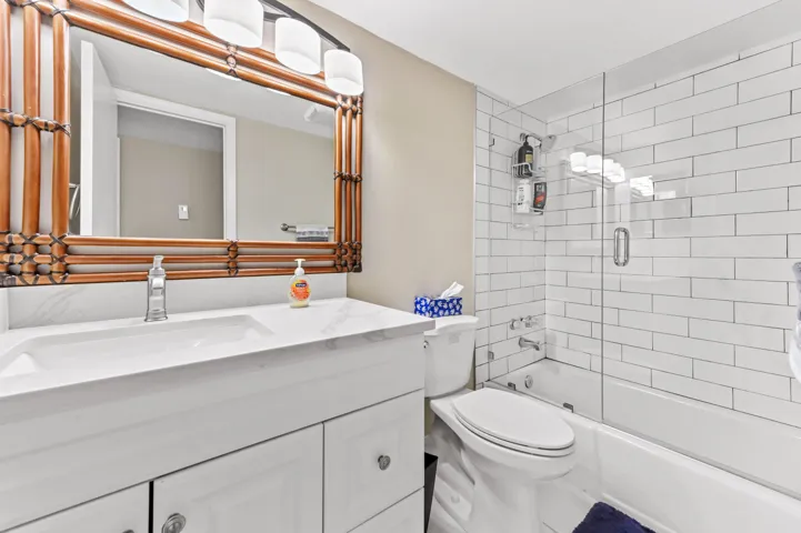 19 Bathroom 01