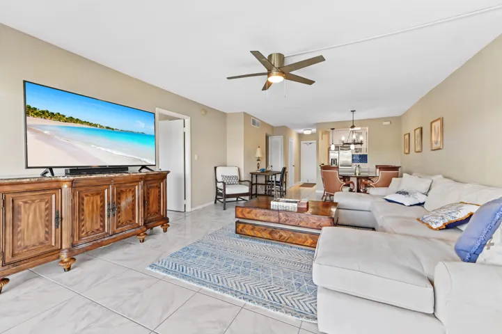 13 Living Room 03