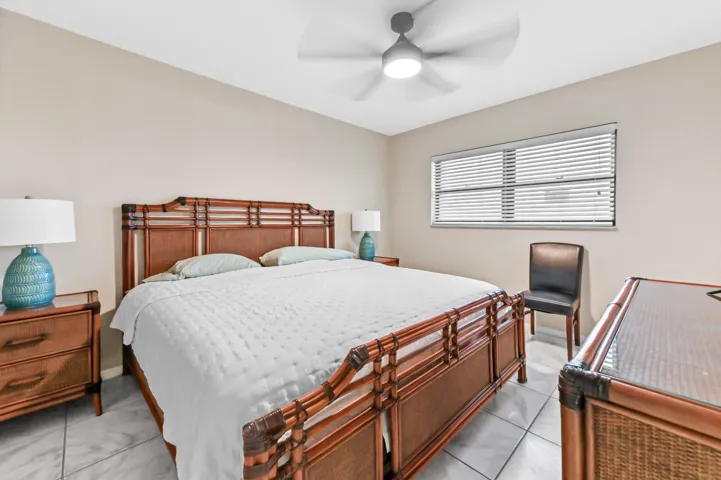 16 Bedroom 01