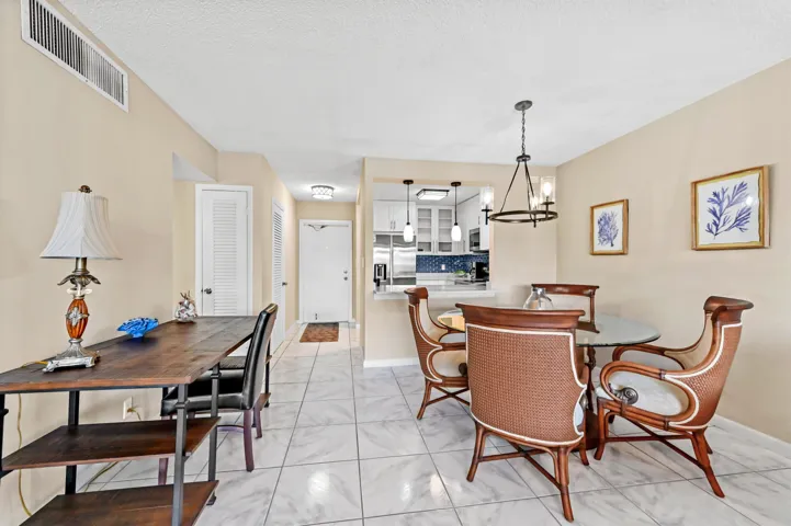 10 Dining Room 03