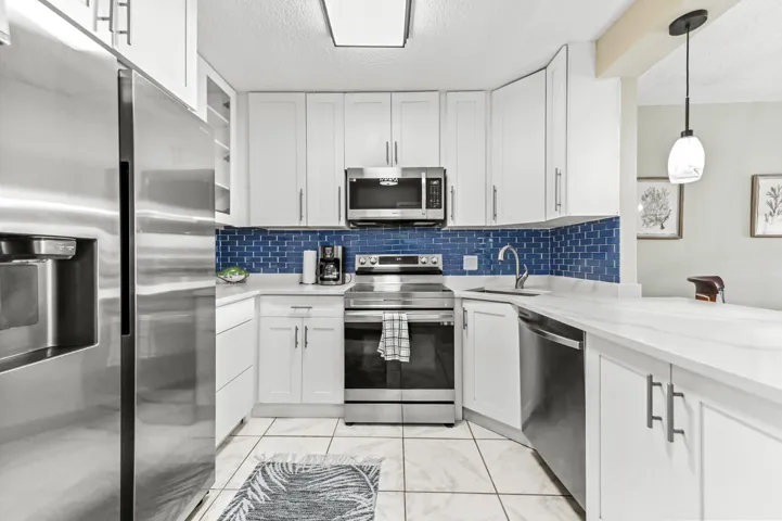05 Kitchen 01