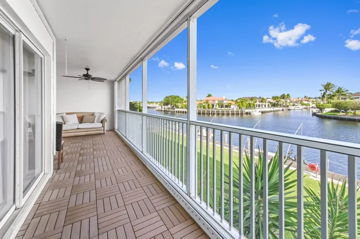 22 balcony 03