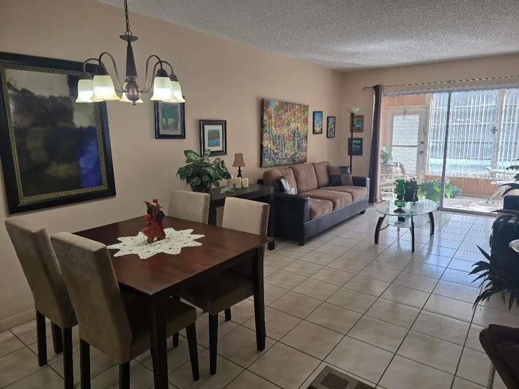 DINING RM & LIV AREA
