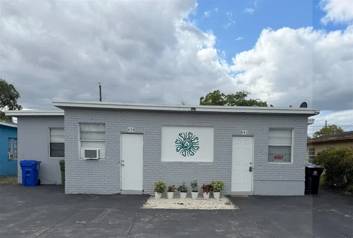 Right side available for rent 3 bedroom 1 bathroom