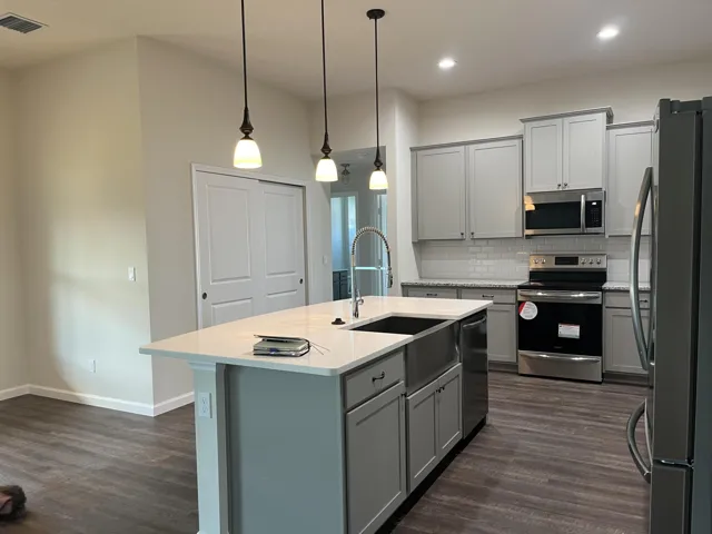 42 inch cabinetry, recessed lighting