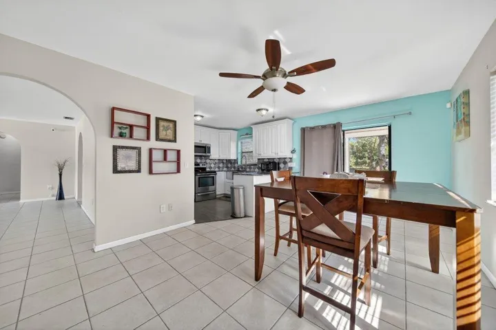 breakfastkitchen1.jpg-SMALL