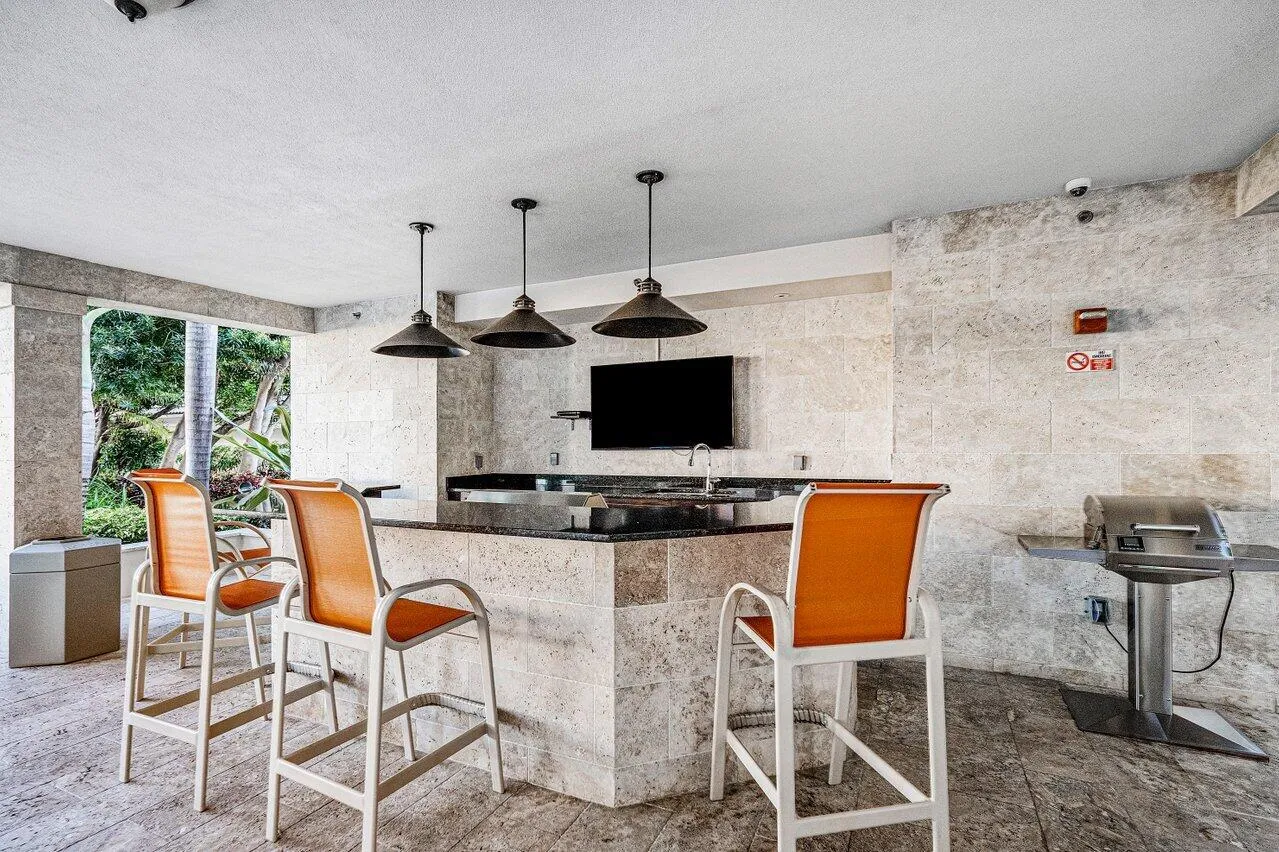 034-550OkeechobeeBoulevard-WestPalmBeach