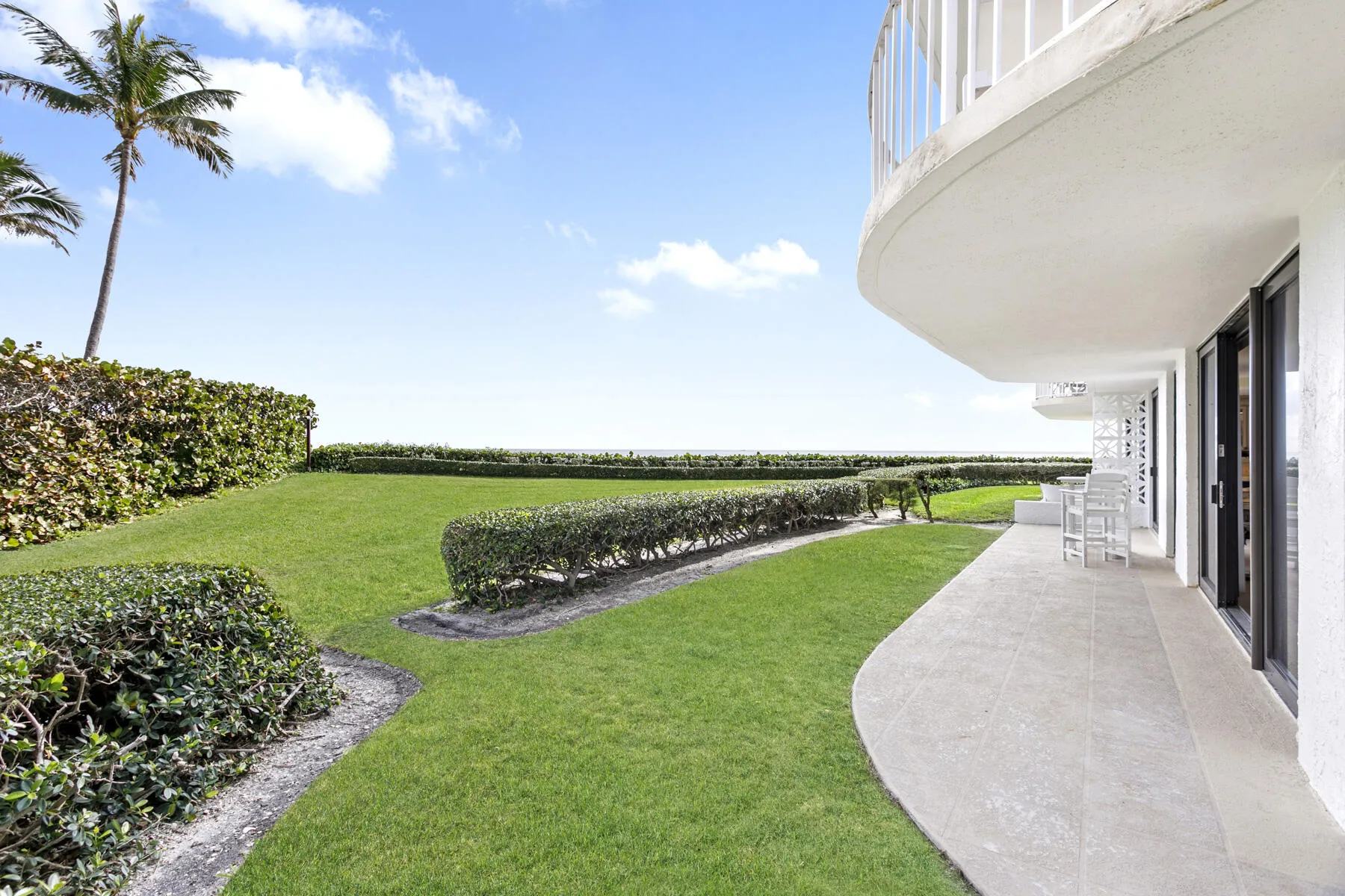 Open Lanai with Lawn