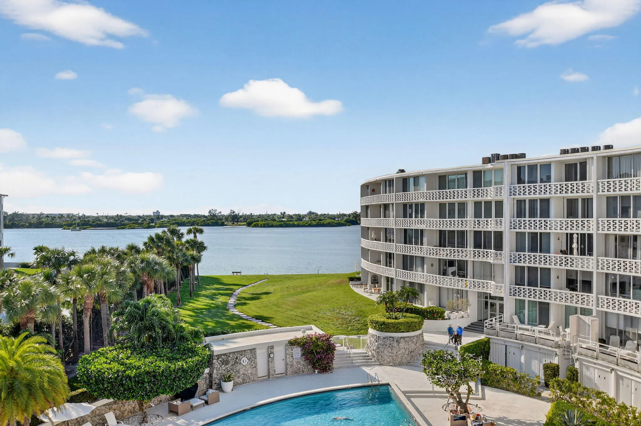 THE REGENCY 417