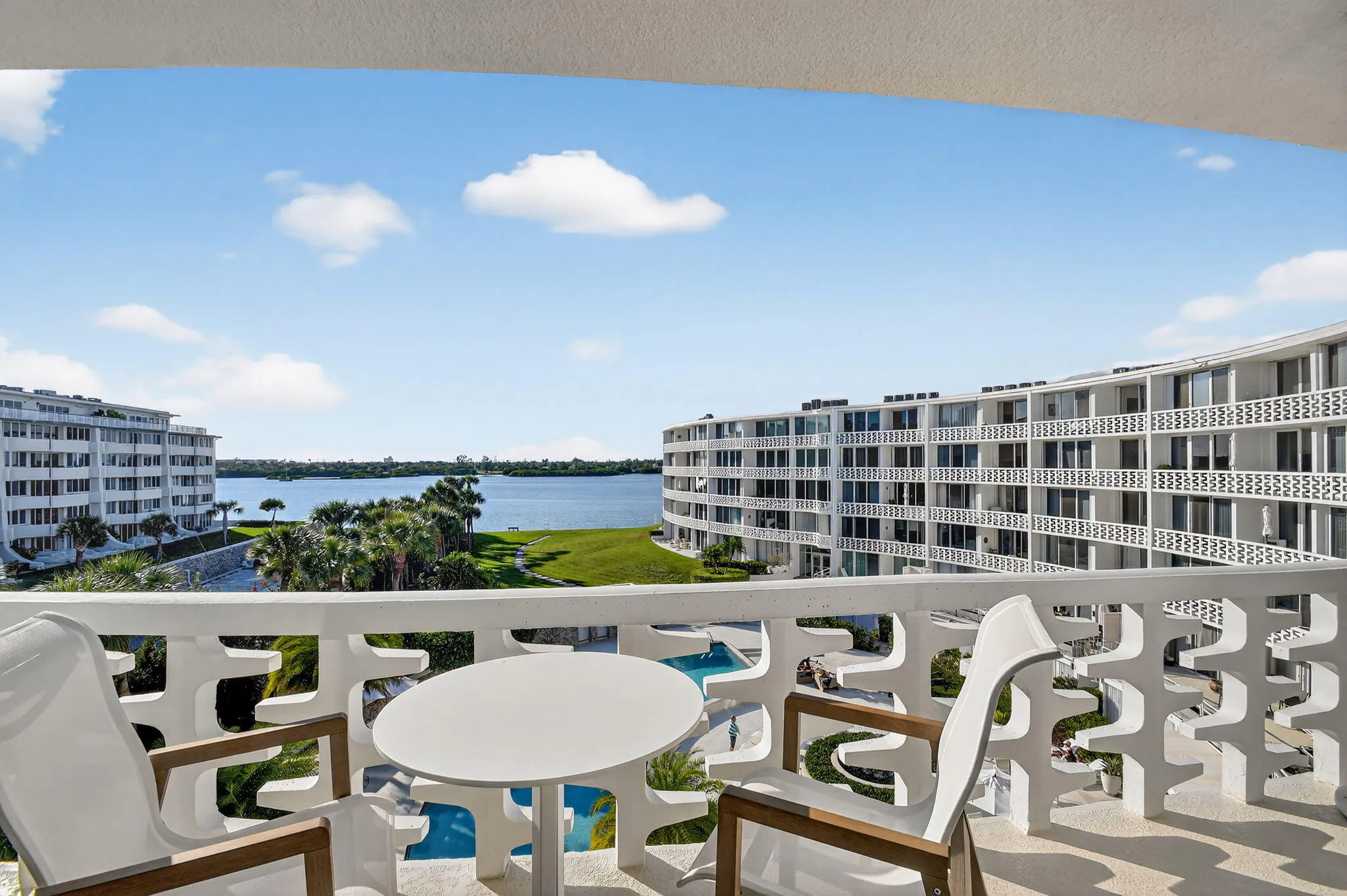 THE REGENCY 417