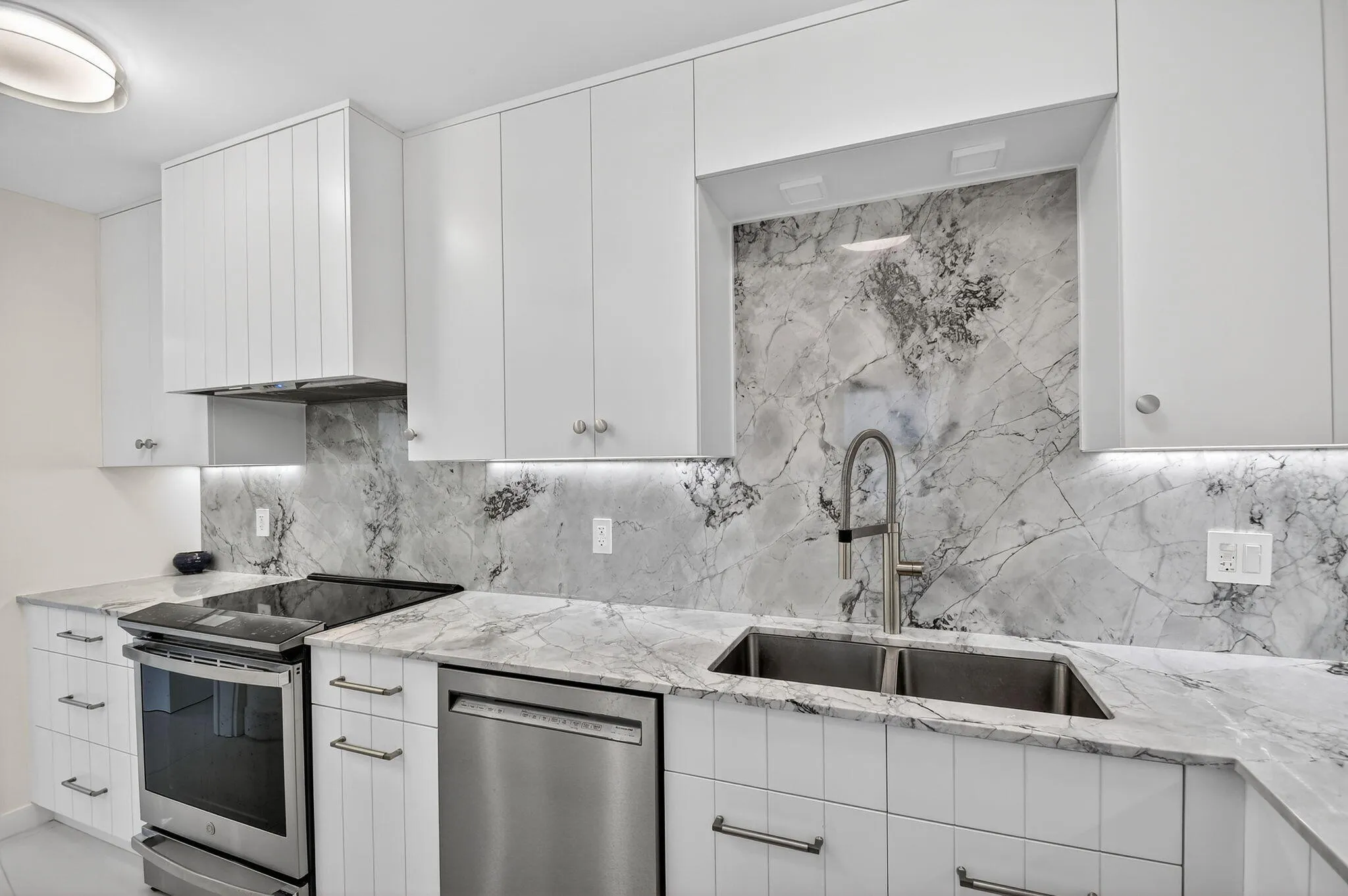 THE REGENCY 417