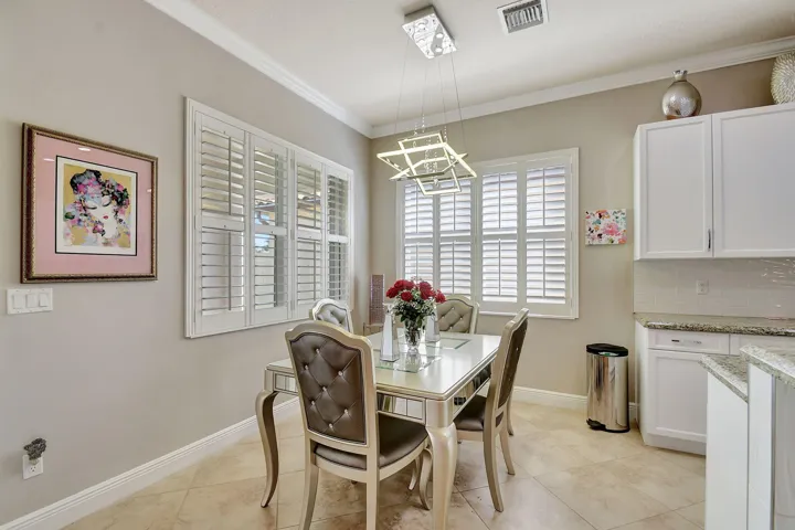 breakfast room