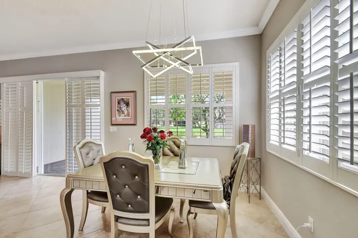 breakfast room