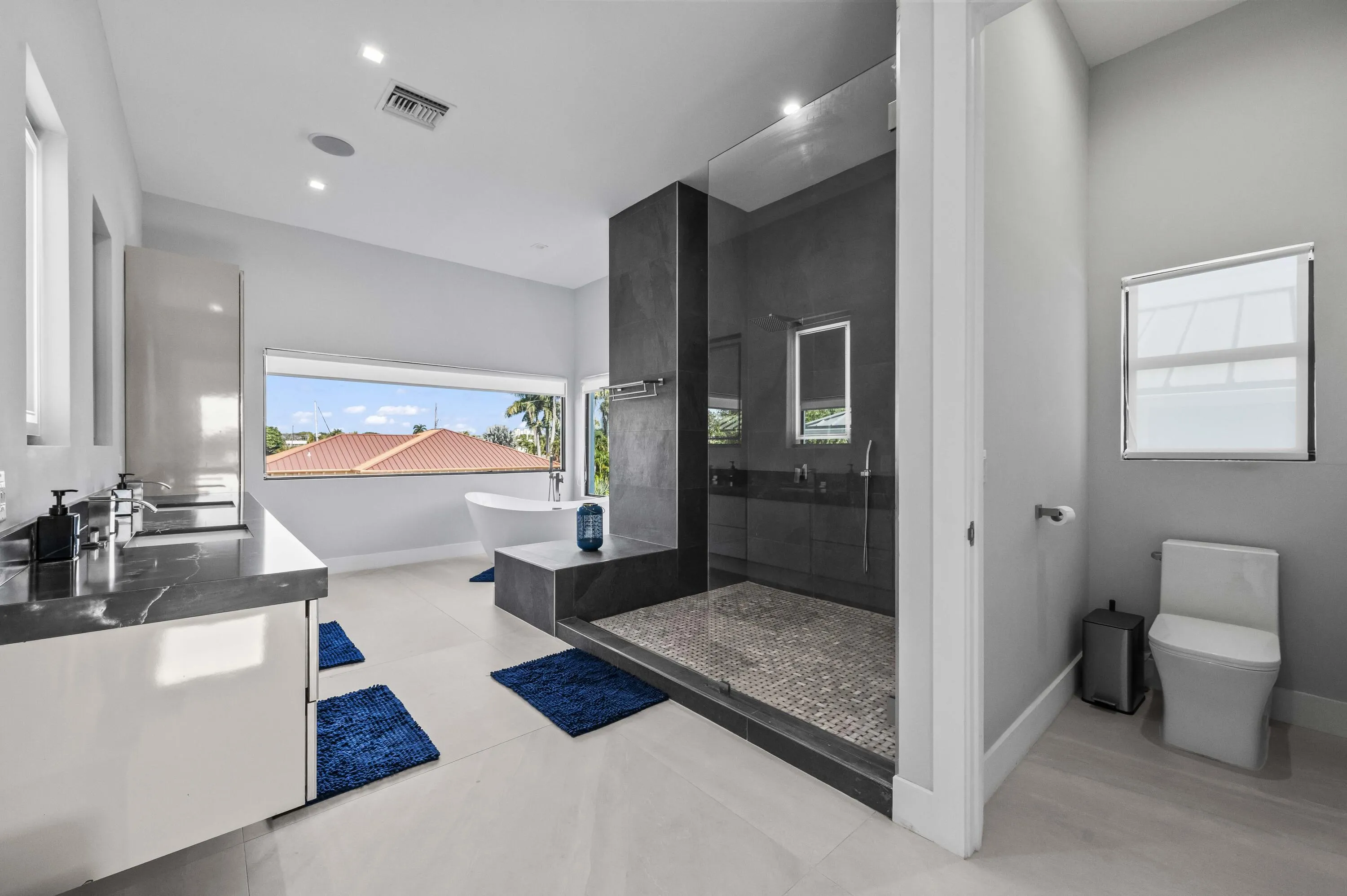42 Bathroom 01
