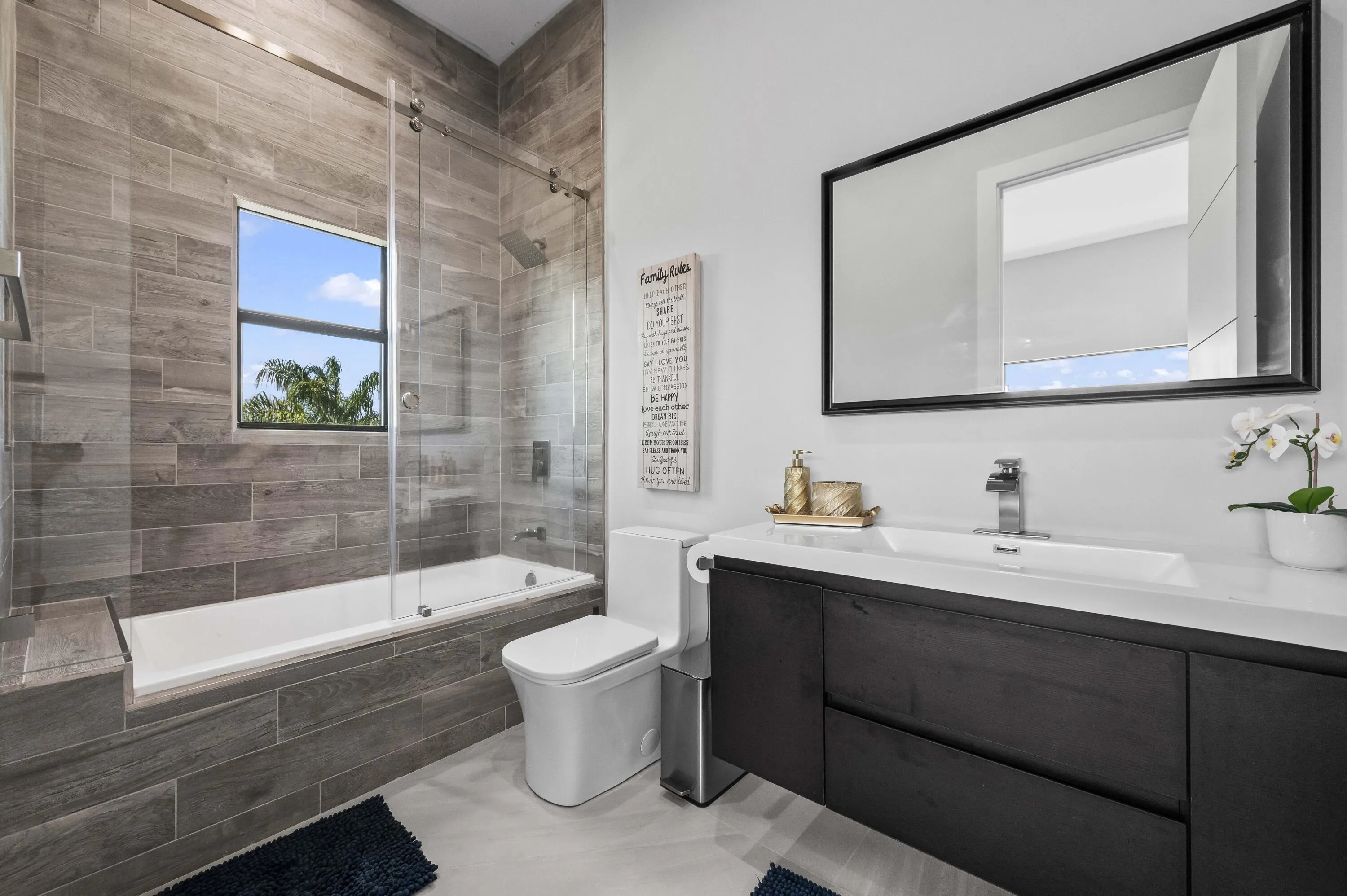 32 Bathroom 01