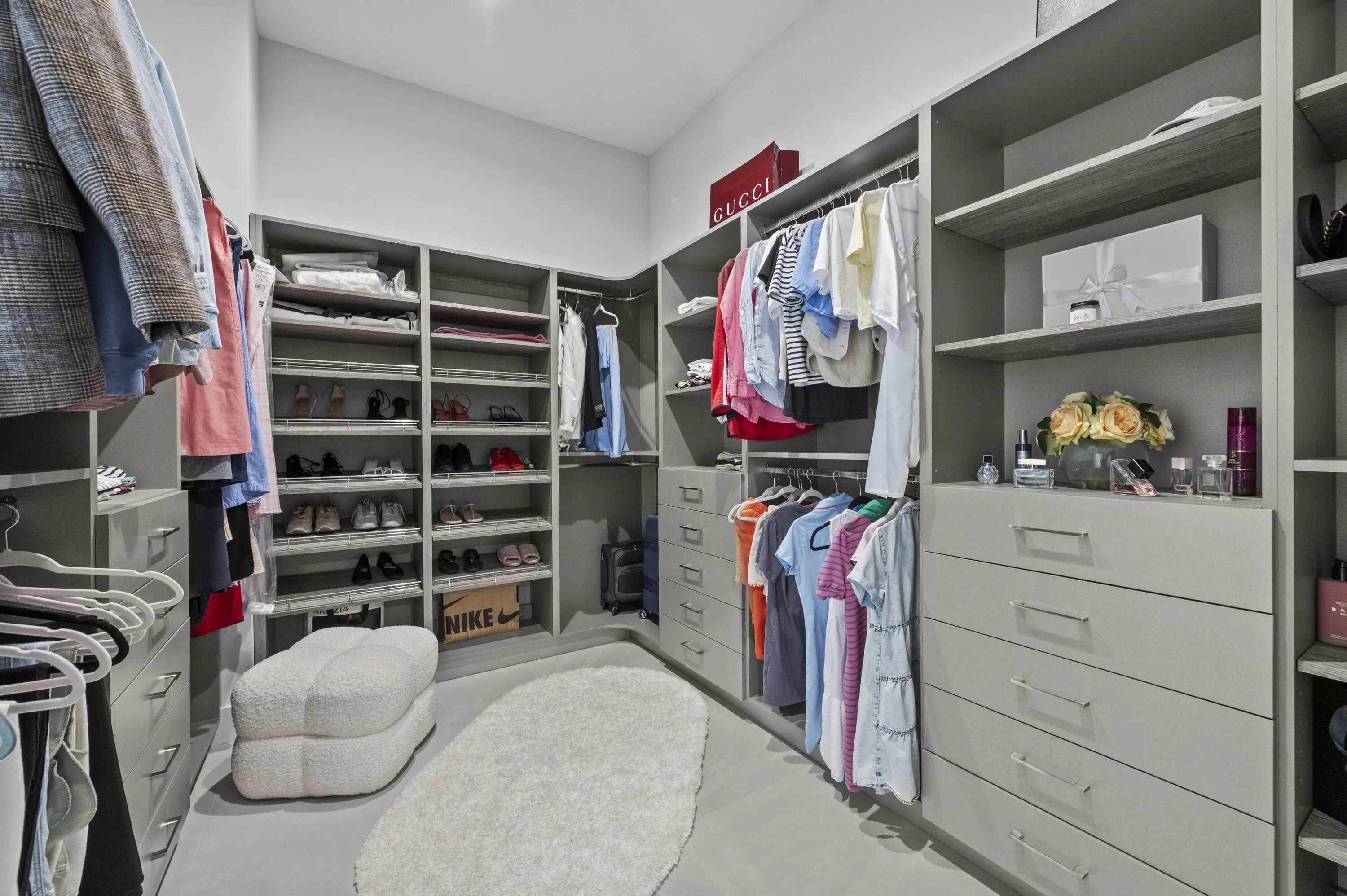 41 Closet 01
