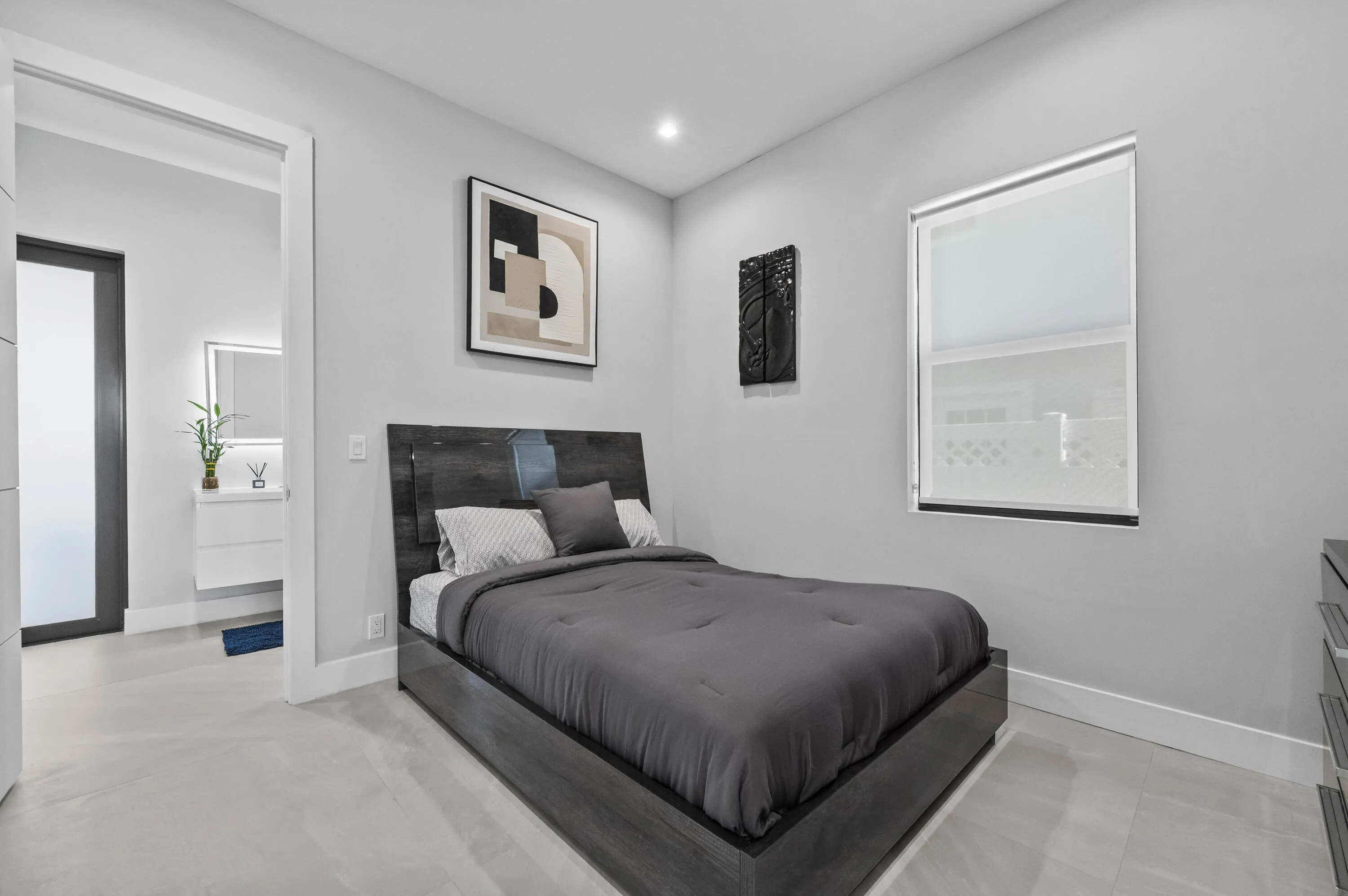 21 Bedroom 01