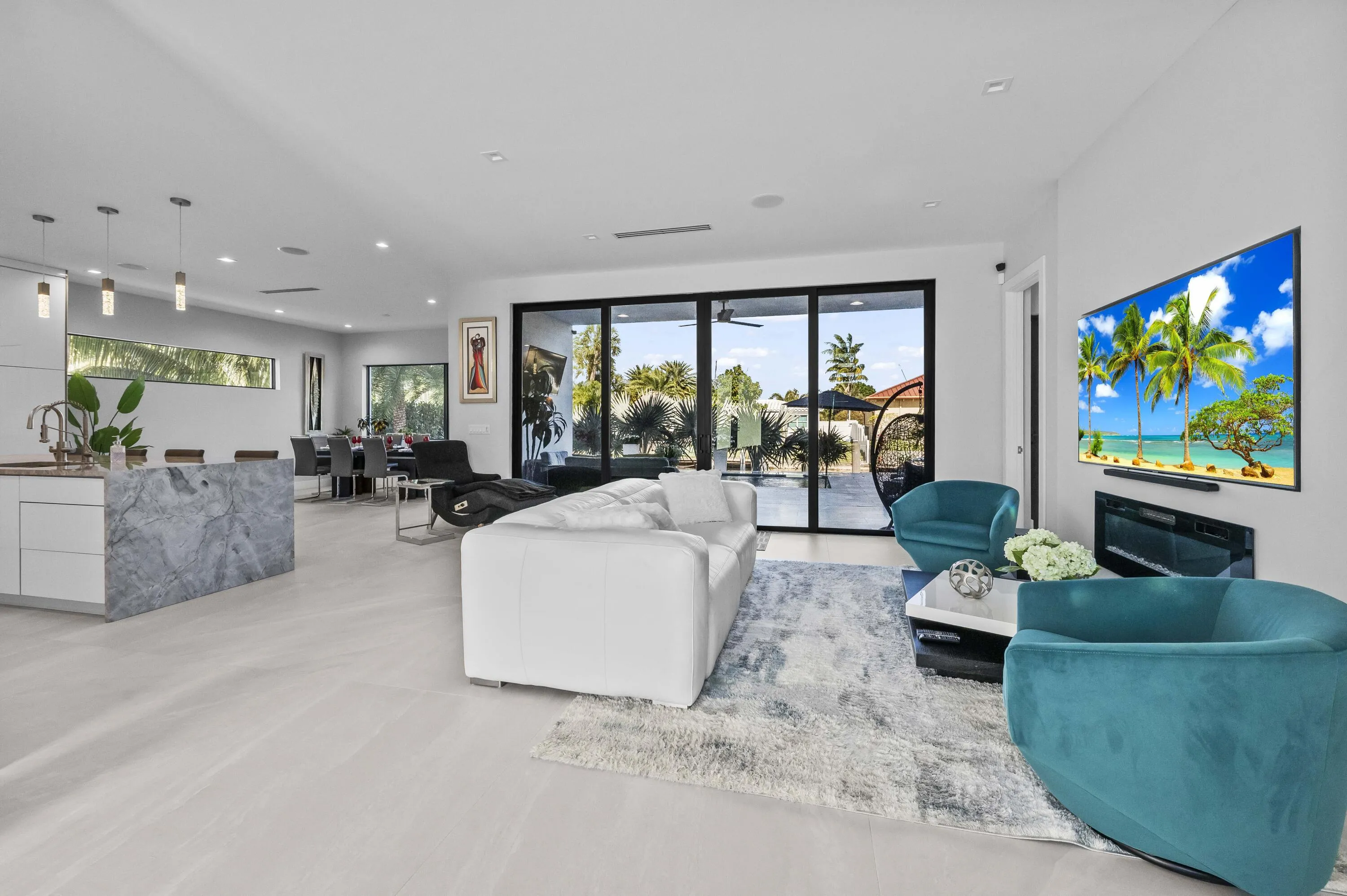06 Living Room 01