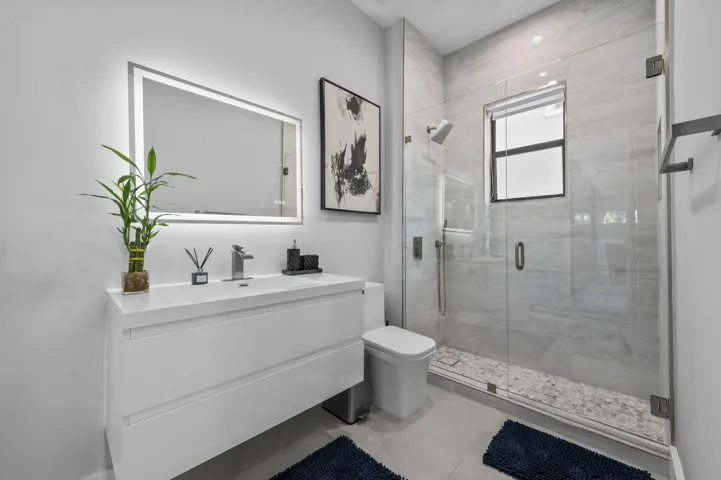 24 Bathroom 01