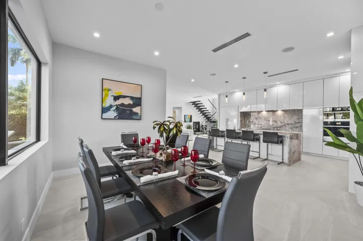 16 Dining Room 02