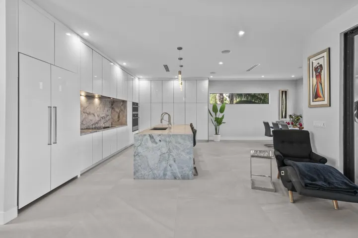 10 Kitchen 01