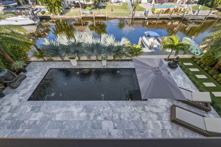 49 Swimming Pool 01