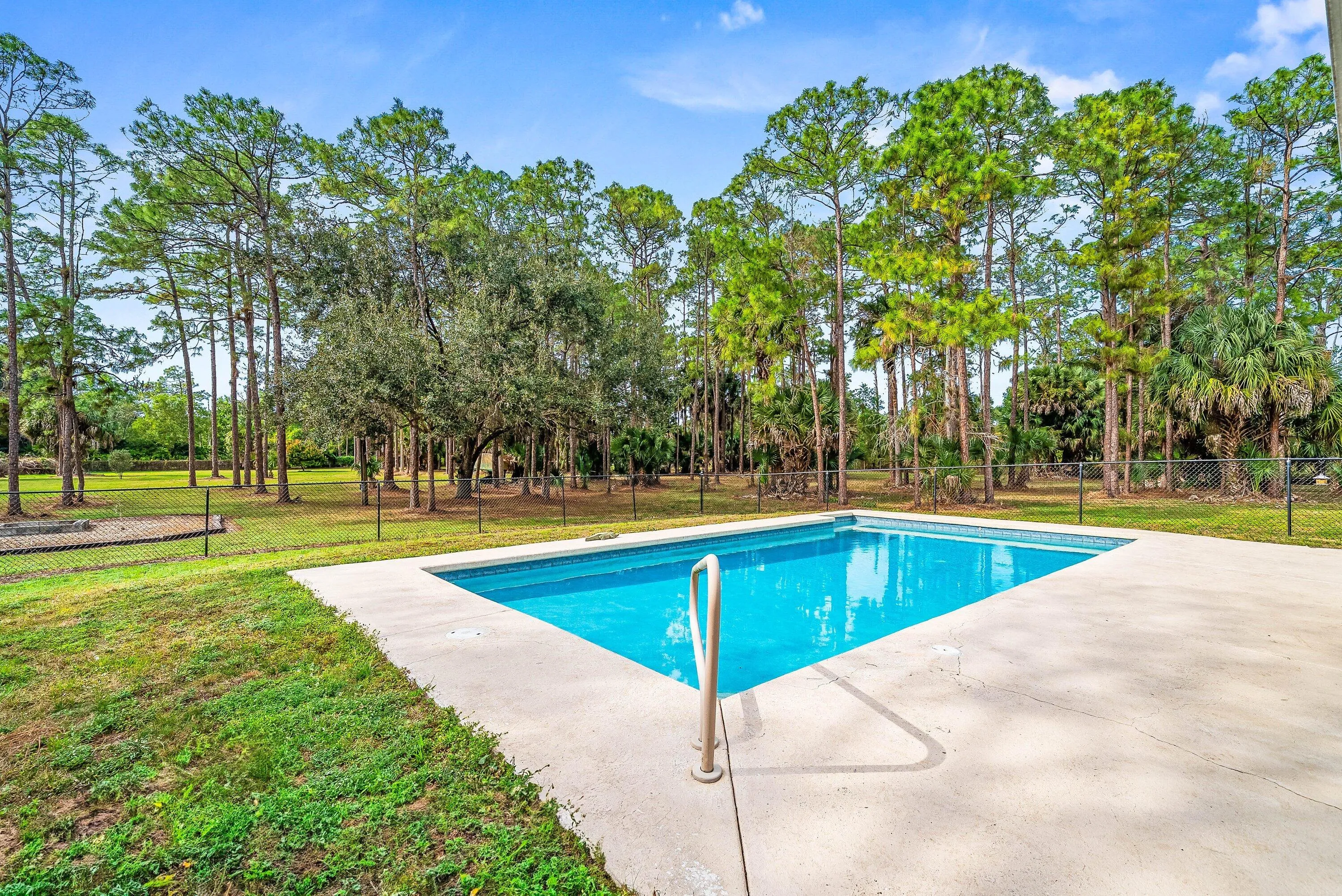 024-2195FRoad-LoxahatcheeGroves-FL-33470