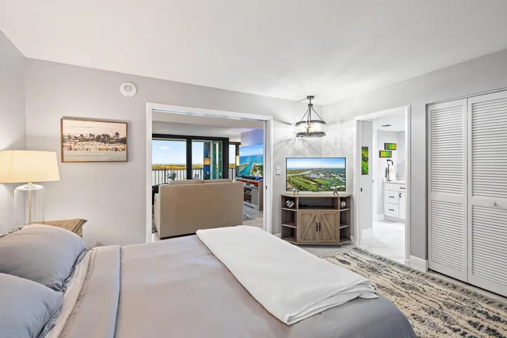 124 Lakeshore Dr unit 929-9