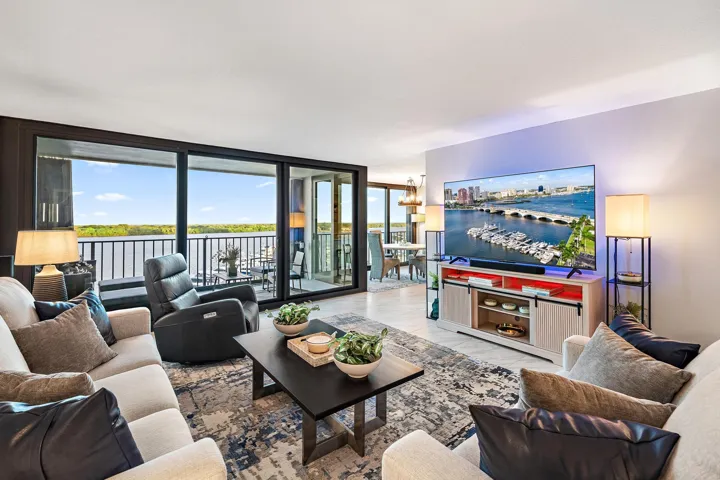 124 Lakeshore Dr unit 929-6