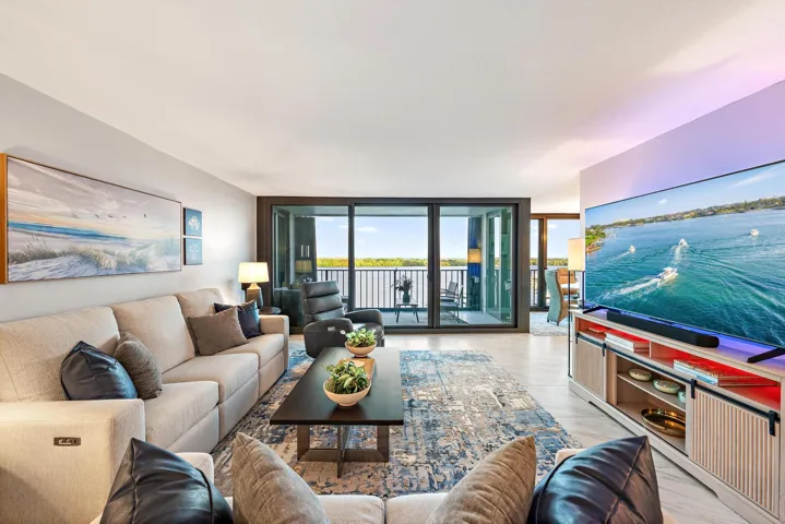 124 Lakeshore Dr unit 929-7
