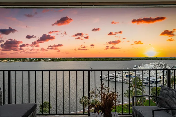 124 Lakeshore Dr unit 929-27