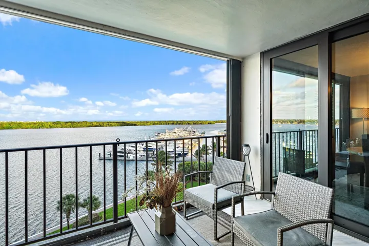 124 Lakeshore Dr unit 929-1