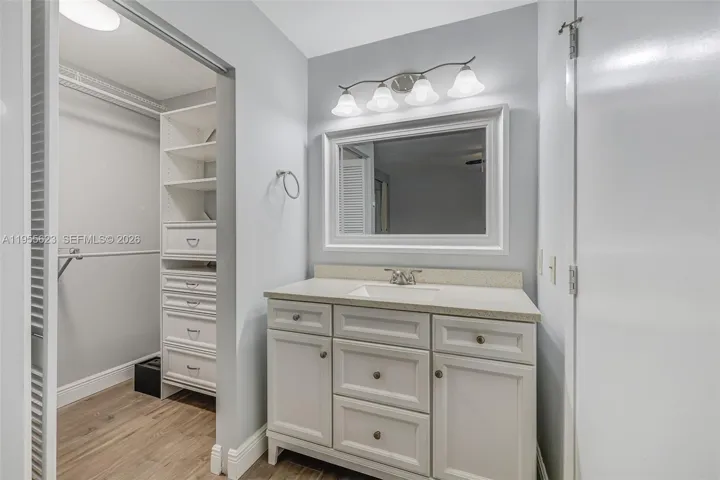 LARGE WALKIN CLOSET