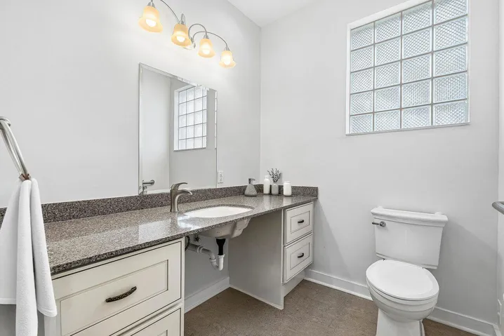 034-17595BocairePlace-