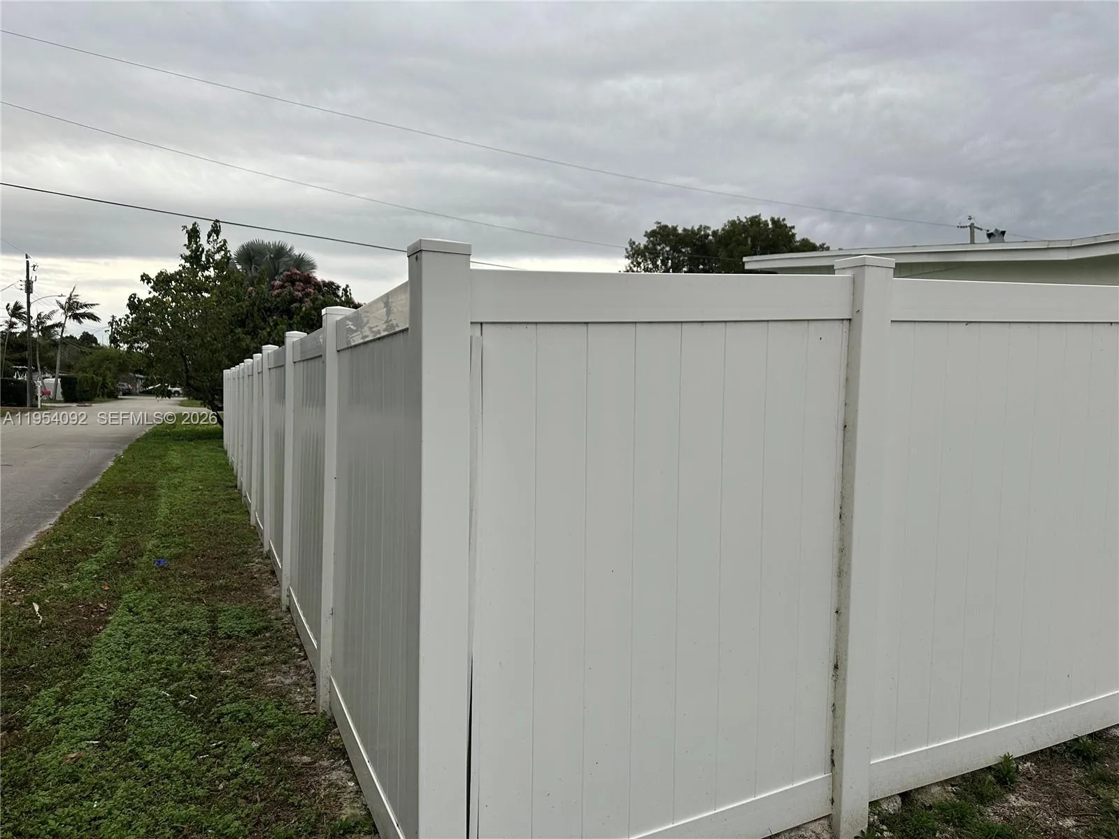 High privacy fence
