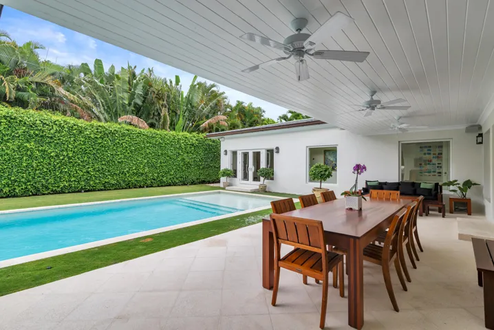 Loggia to Pool
