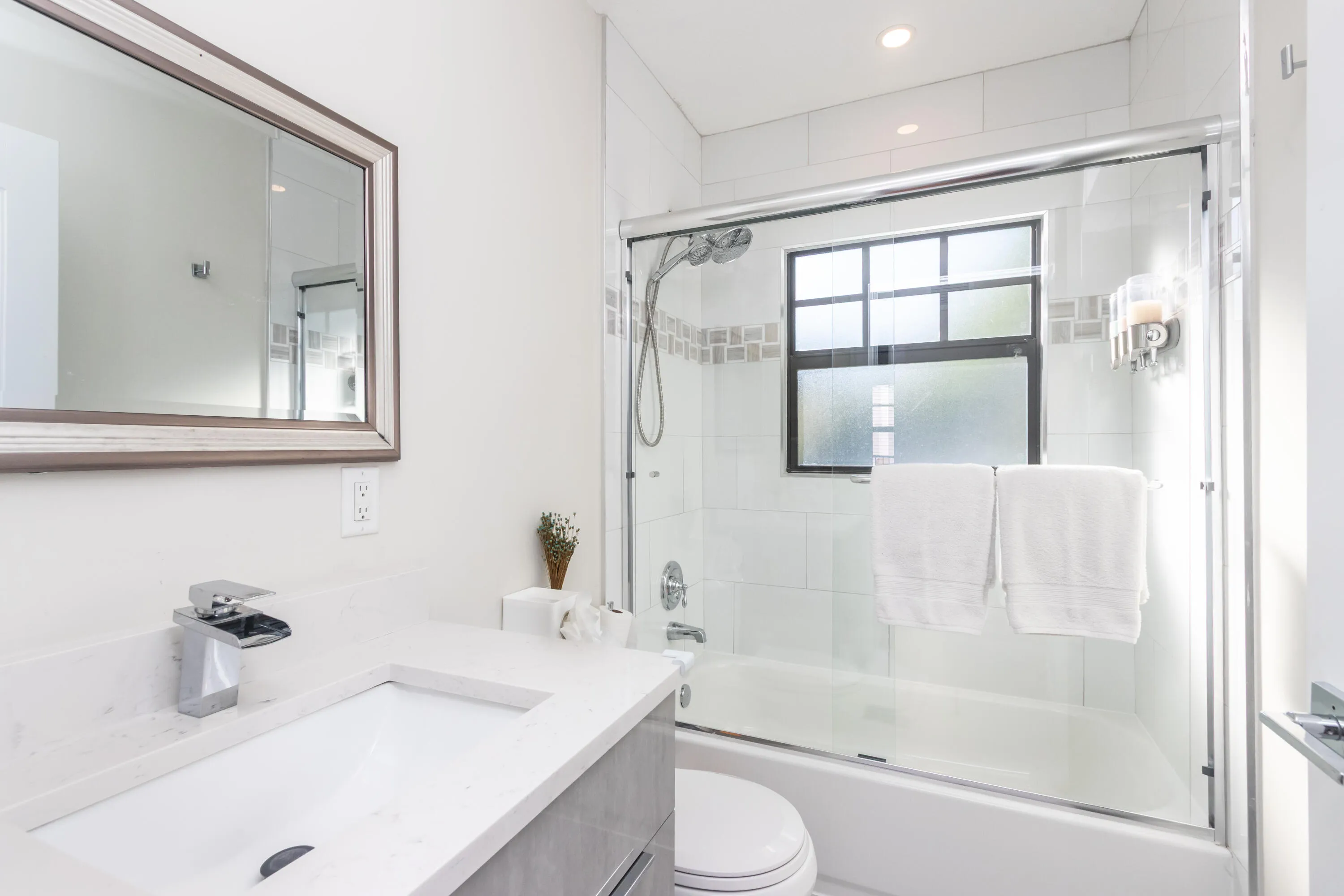 Full guest bath on second floor