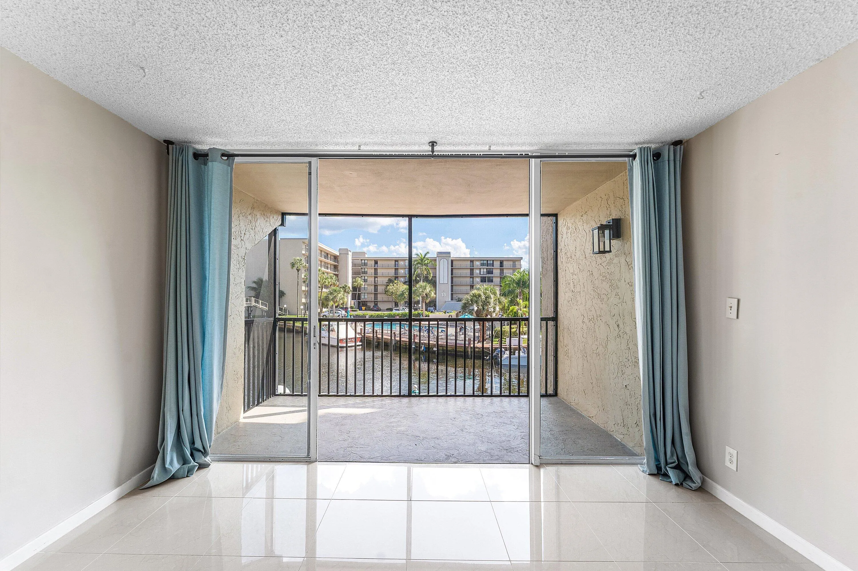 016-10RoyalPalmWay-203-BocaRaton-FL-3343