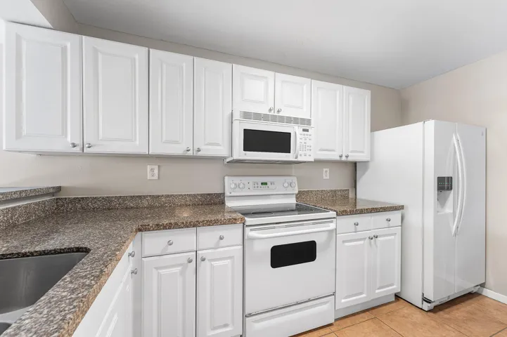 014-10RoyalPalmWay-203-BocaRaton-FL-3343