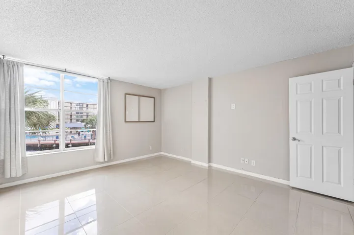 019-10RoyalPalmWay-203-BocaRaton-FL-3343
